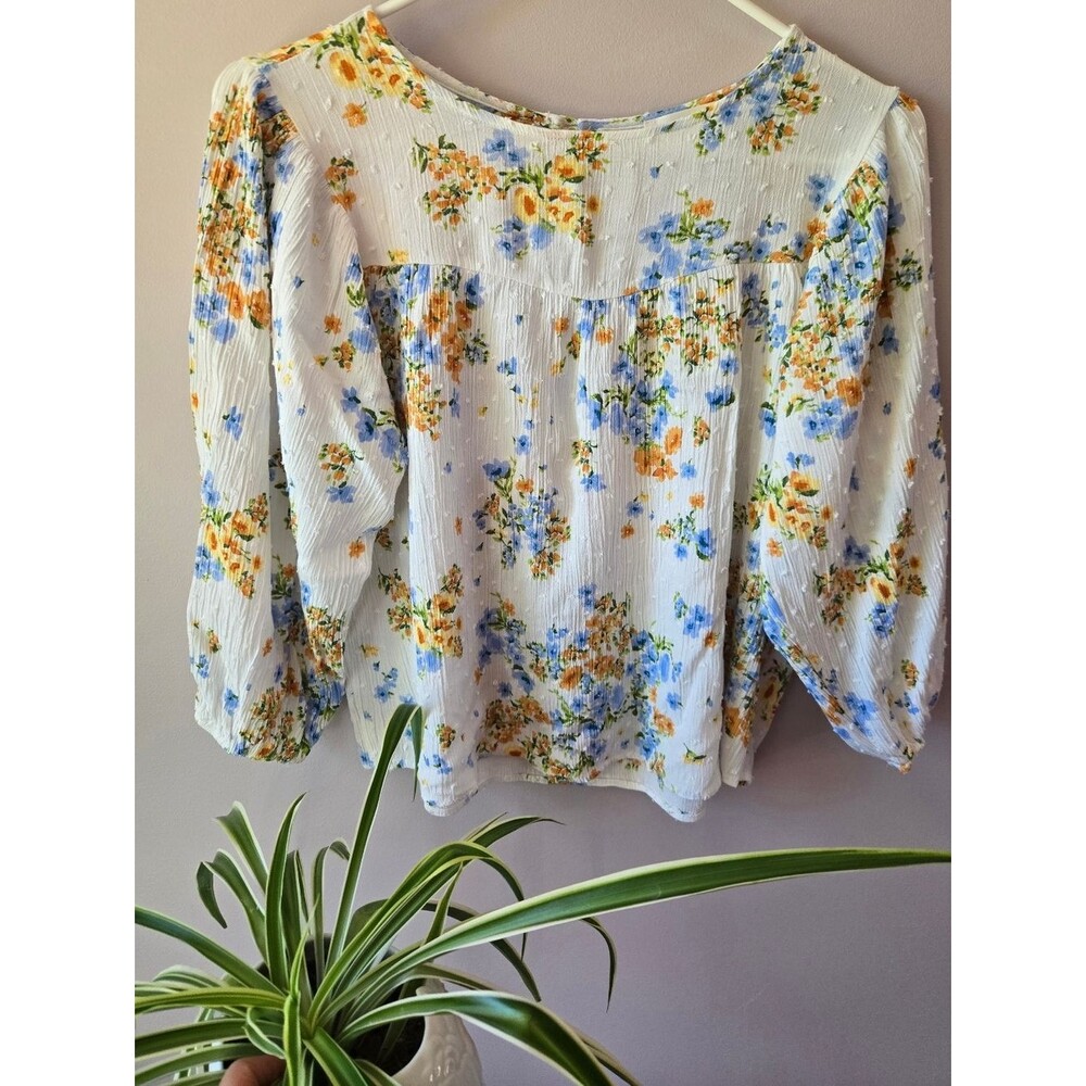 Everly Floral Swiss Dot Puff Sleeve Blouse in White/Blue – Size Small